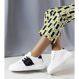 D/GMR Weiße Turnschuhe mit einer schwarzen Erin-Schnalle 2