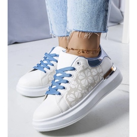 D/GMR Weiße und blaue Schuhe mit Perforationen von Erin 1