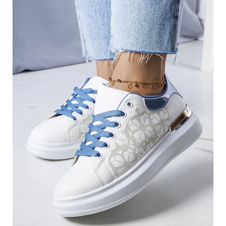 D/GMR Weiße und blaue Schuhe mit Perforationen von Erin 1