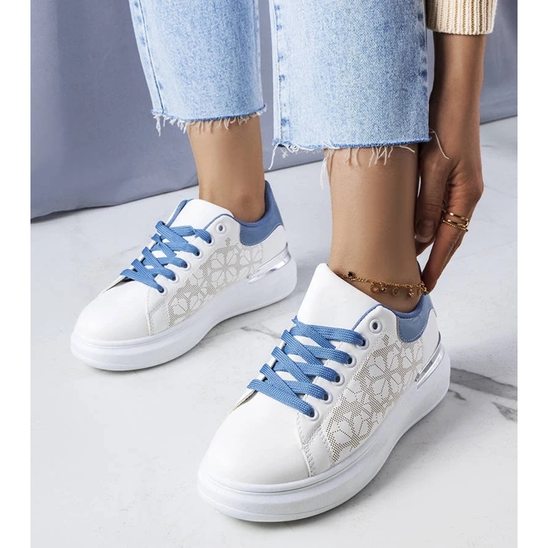 D/GMR Weiße und blaue Schuhe mit Perforationen von Erin 2