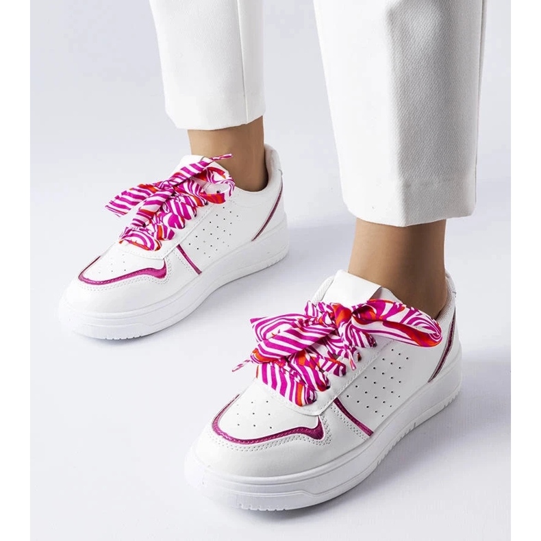 D/GMR Weiße Turnschuhe mit Pryor-Band 1