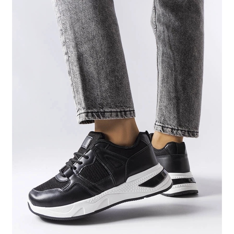 D/GMR Schwarze Sneakers aus kombinierten Materialien von Caya 2