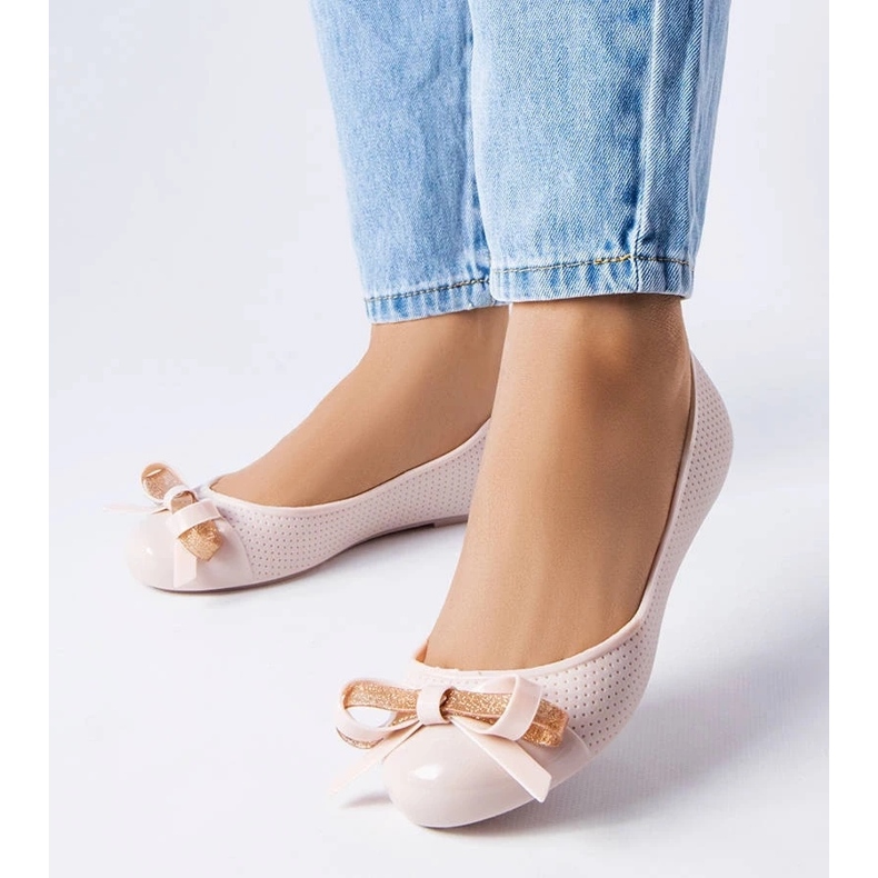 D/GMR Beigefarbene Ballerinas, verziert mit einer Harlingen-Schleife 1