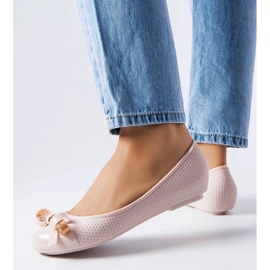 D/GMR Beigefarbene Ballerinas, verziert mit einer Harlingen-Schleife 2