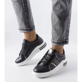 D/GMR Schwarze Turnschuhe mit Xarles-Strasssteinen verziert 1