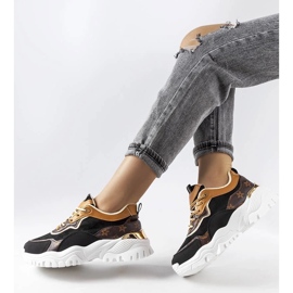 D/GMR Schwarze Sneaker auf unregelmäßiger Sohle von Alta 1