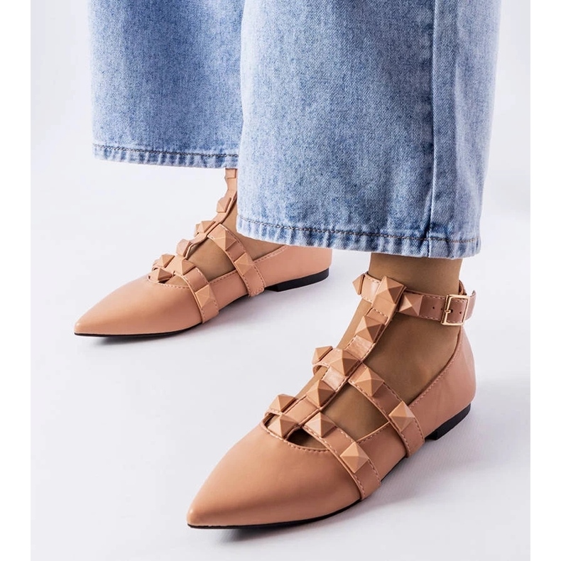 D/GMR Beigefarbene Ballerinas mit spektakulärem Blur-Verschluss 1