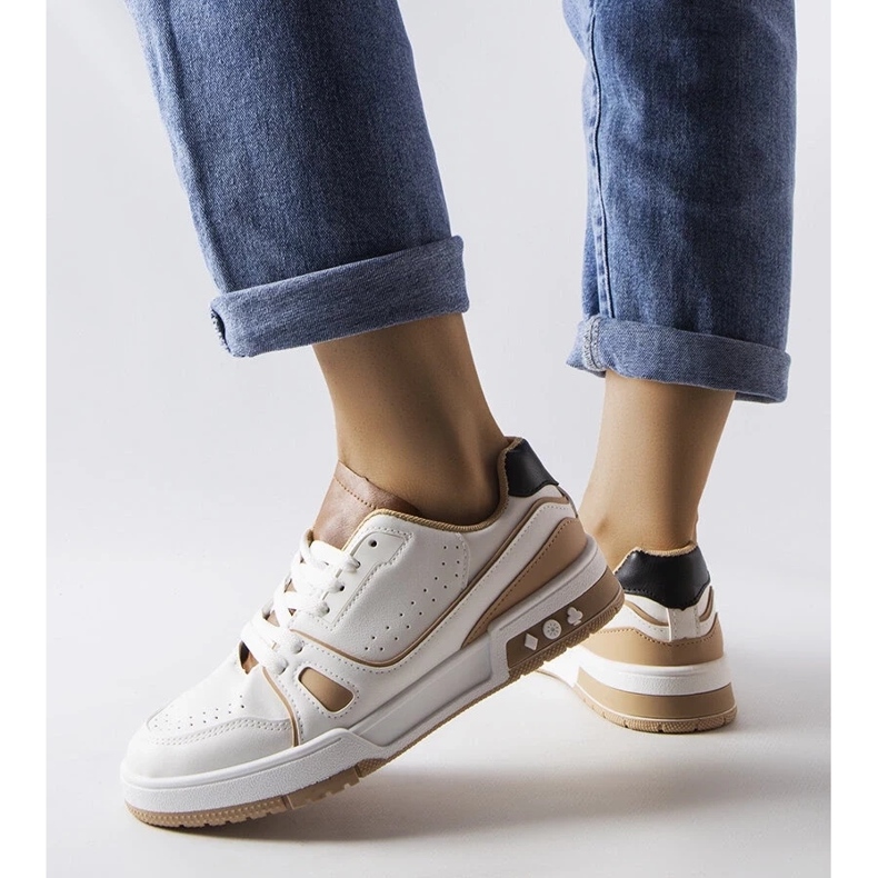 D/GMR Weiße Sneakers mit beigen Einsätzen von Willson 2