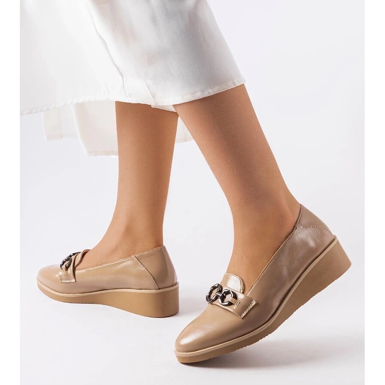 D/GMR Beige lackierte Keil-Loafer von Erin 2