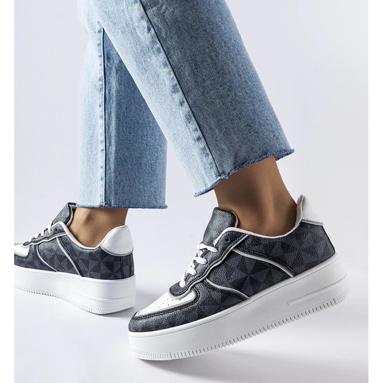 D/GMR Schwarze Turnschuhe, verziert mit dem Sands-Monogramm 1