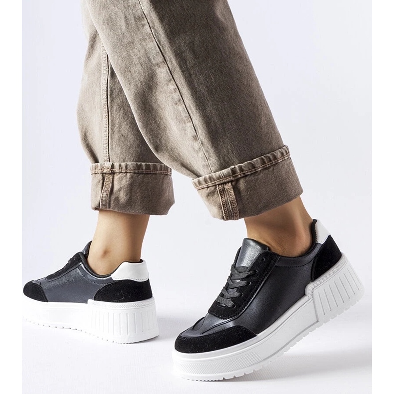 D/GMR Schwarze Sneaker auf dickem Seluci-Plateau 1