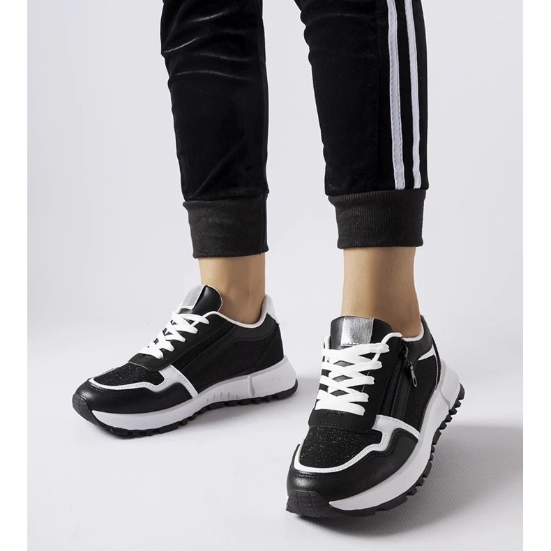 D/GMR Schwarze dekorative Camuzzoni-Sneaker 1