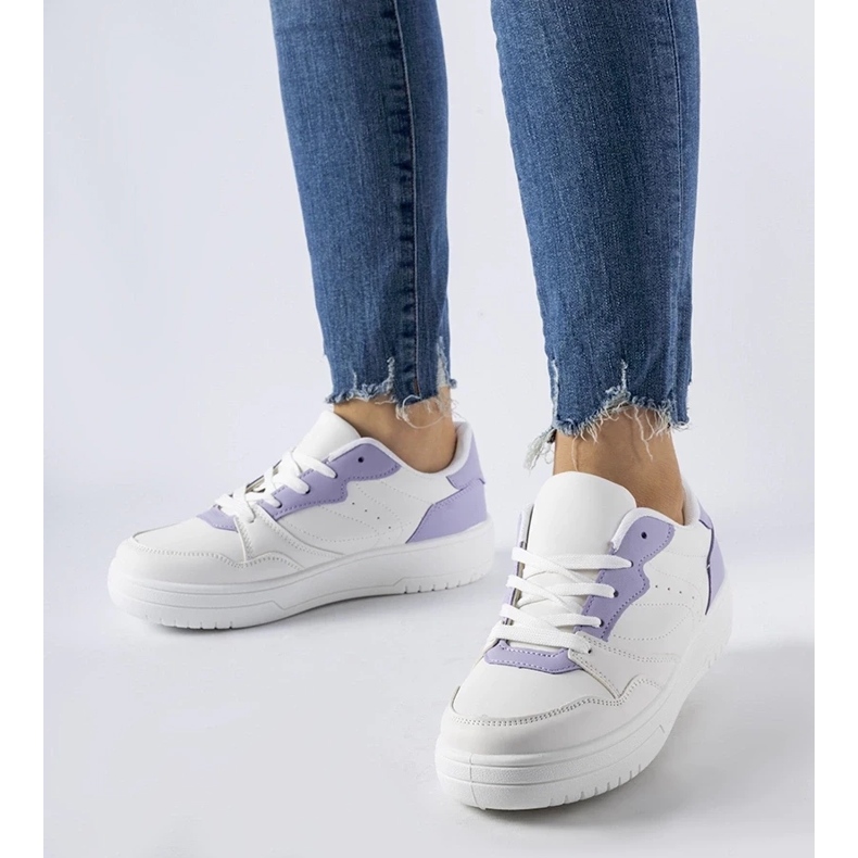 D/GMR Weiße Sneakers mit violetten Fournie-Akzenten 1