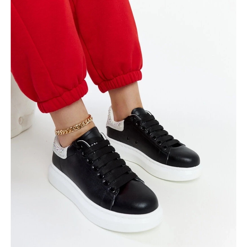 D/GMR Schwarze Turnschuhe auf der GOE JJ2N4052 -Plattform 1