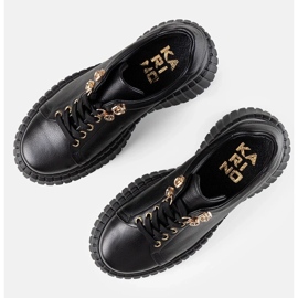 D/GMR Schwarze Leder -Turnschuhe auf der Karino -Plattform 2