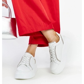 D/GMR Karino-Sneaker aus weißem Leder mit Strasssteinen 2