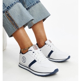 Weiße und dunkelblaue Damen-Sneaker von Cross Jeans 1