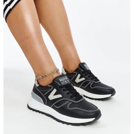 Schwarze Sneaker mit dicker Cettina-Sohle 2