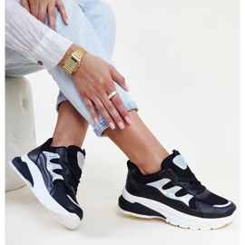 Schwarze Sneaker mit dicker Matea-Sohle 1