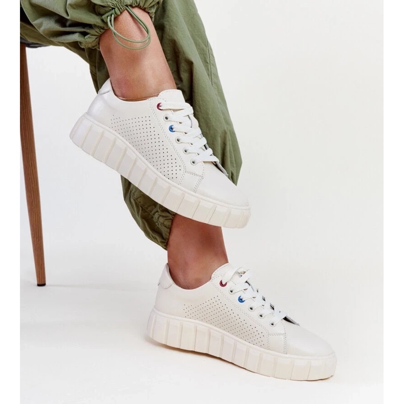 Beigefarbene Ledersneaker von Zvonka 2