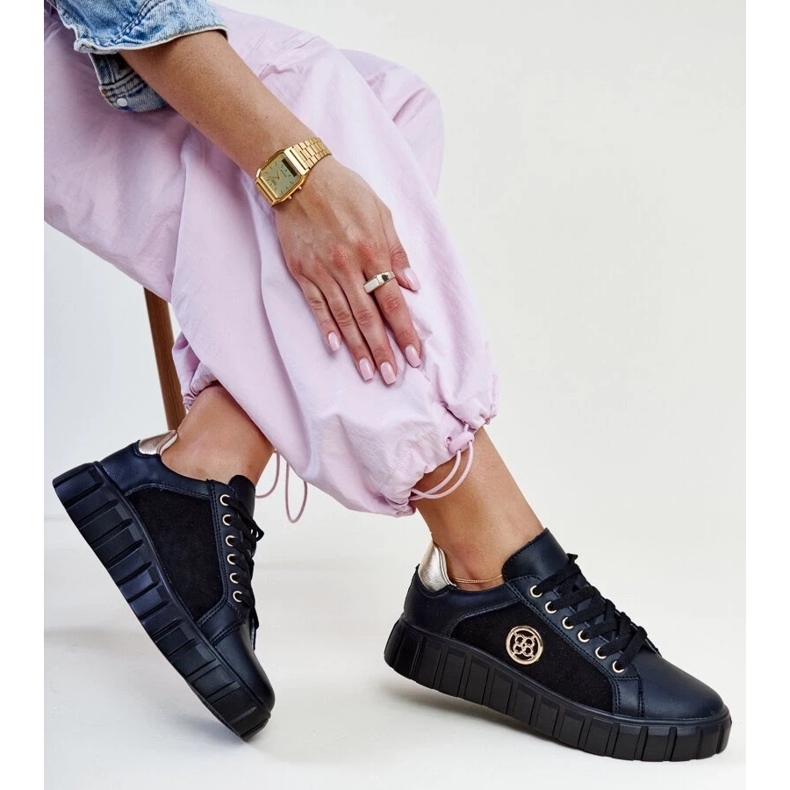 Schwarze Ledersneaker mit massiver Viera-Sohle 2