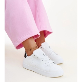 Weiße und schwarze Akila-Sneaker 2