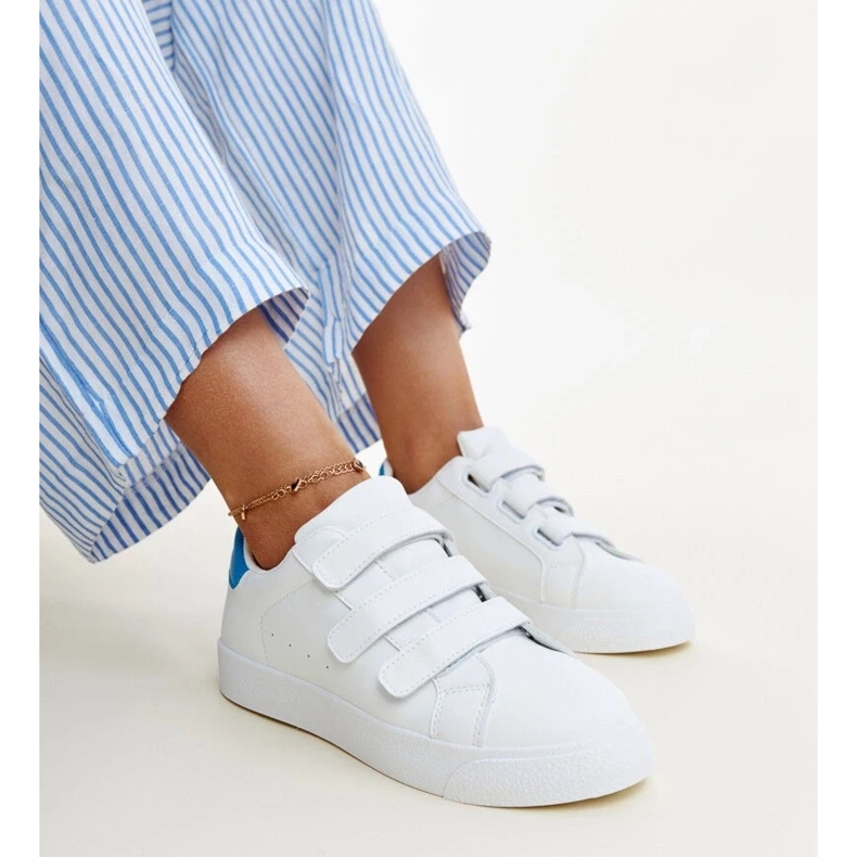 Weiße und blaue Klett-Sneaker von Samala 1