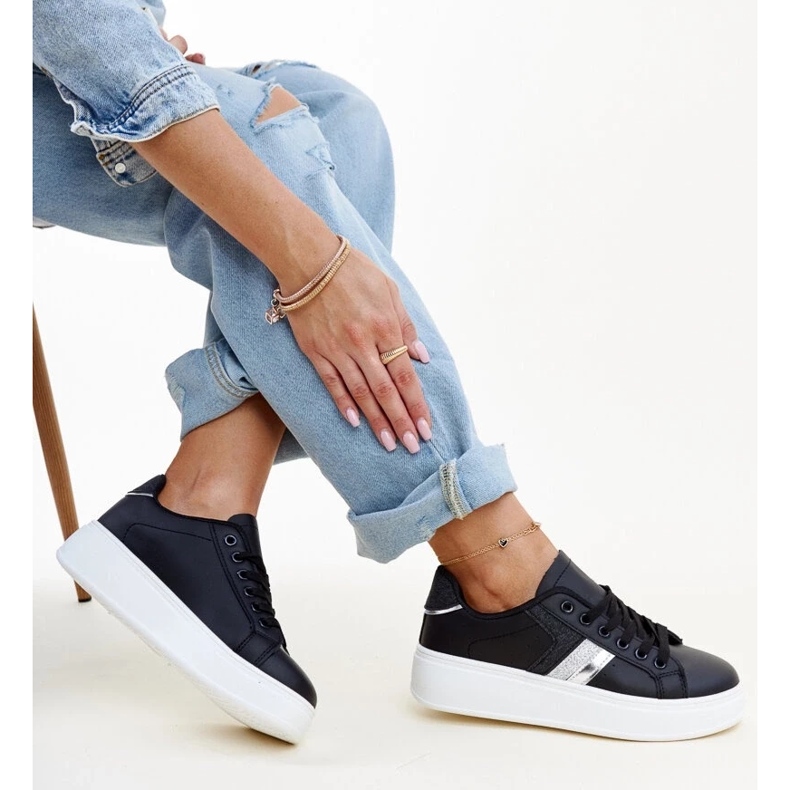 Schwarze Basmalia-Sneaker 1