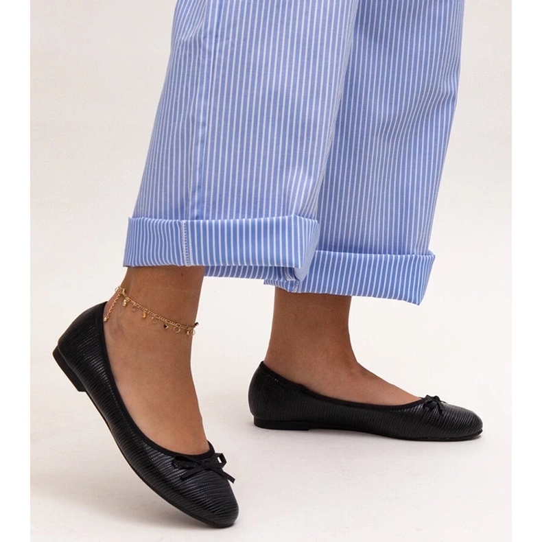 Schwarze Ballerinas mit Schleife und Ledereinsatz von Rosaly 2