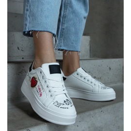 D/CEO Weiße Sneakers, verziert mit einem Aufnäher und Aufschriften auf der Etara-Plattform 2