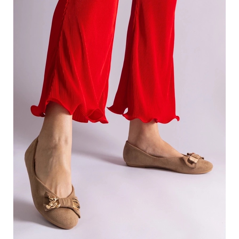 D/CEO Braune Ballerinas, verziert mit einer Schleife und einer Esdras-Brosche 2