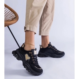 D/CEO Schwarze Turnschuhe auf einer Plattform mit Martinez Herz 2