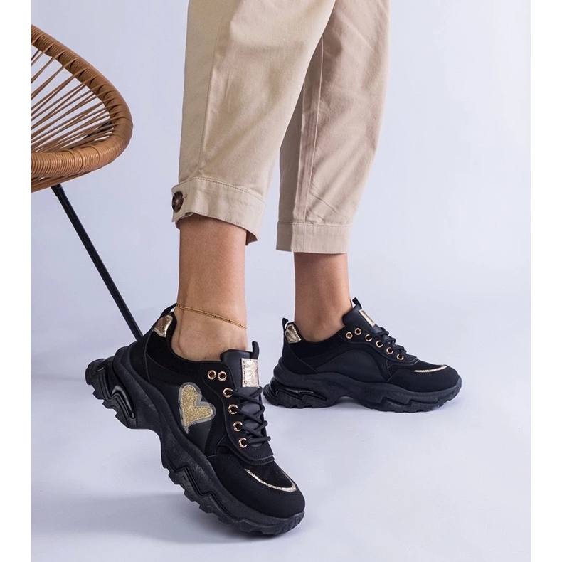 D/CEO Schwarze Turnschuhe auf einer Plattform mit Martinez Herz 2