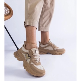 D/CEO Braune Turnschuhe auf einer Plattform mit Martinez Herz 2