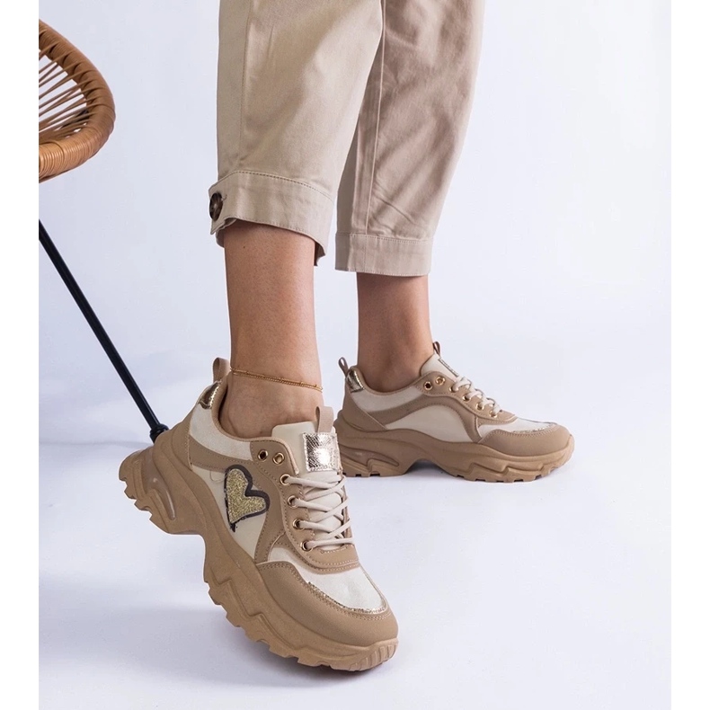 D/CEO Braune Turnschuhe auf einer Plattform mit Martinez Herz 2