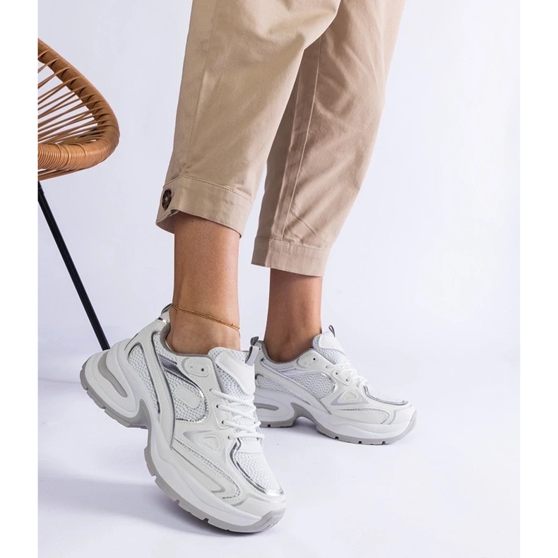 D/CEO Weiße Turnschuhe auf dem massiven Sohle Adoma 2