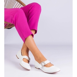 D/CEO Bemalte weiße Ballerinas mit einer Ferpsa -Schnalle dekoriert 1