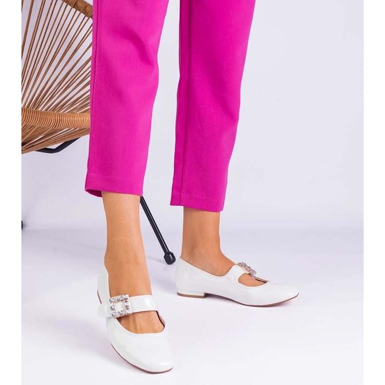 D/CEO Bemalte weiße Ballerinas mit einer Ferpsa -Schnalle dekoriert 2