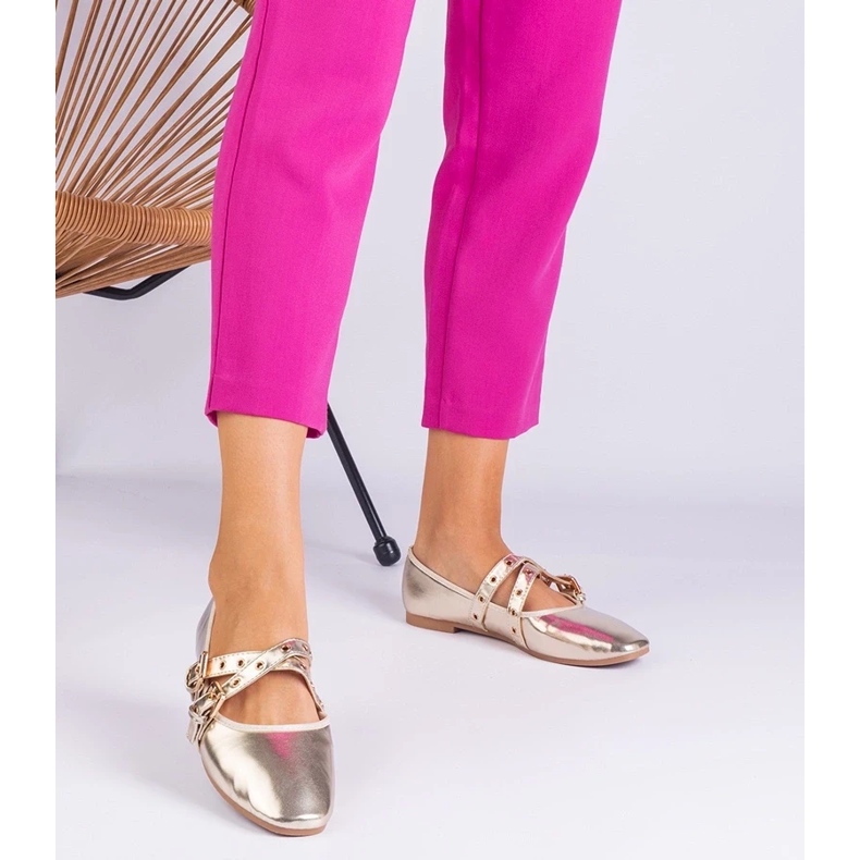 D/CEO Golden Ballerinas aus Eco -Leder, die mit Emmarino -Schnallen verziert sind 2