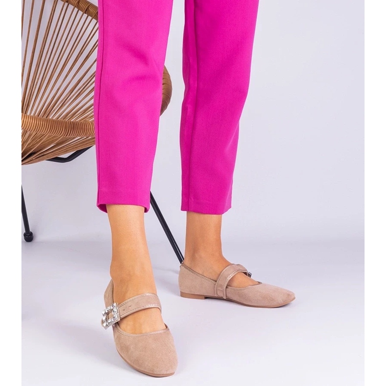 D/CEO Beige Ballerinas mit einer Schnalle mit Demetra -Kristallen dekoriert 2