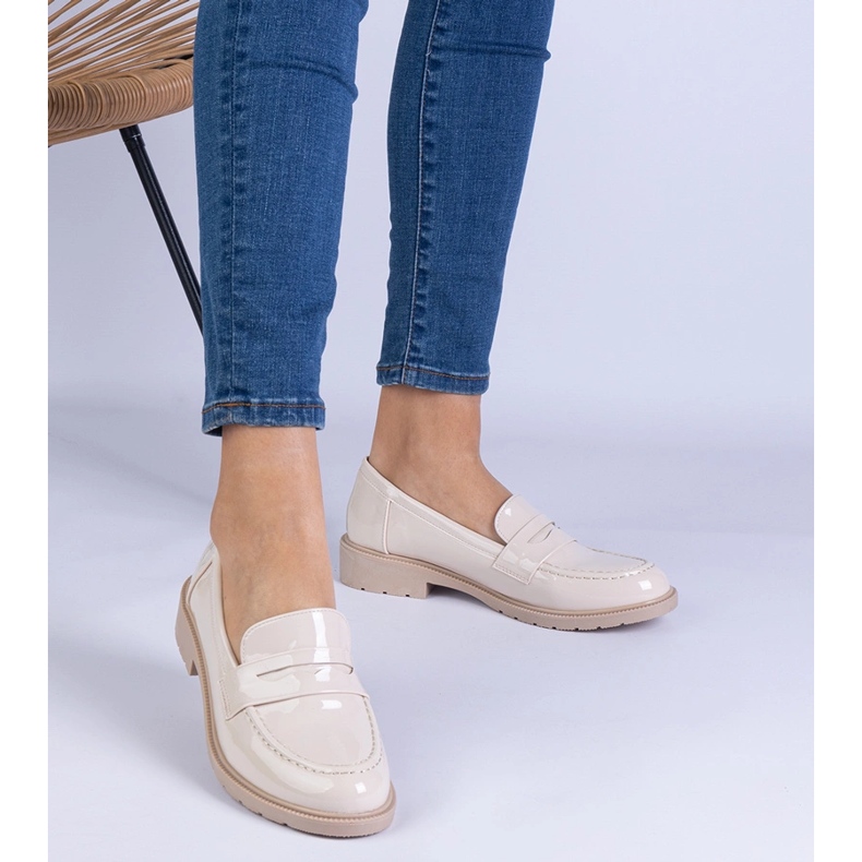 Beige Schuhe für Frauen, lackierte Ladungsfächer 1