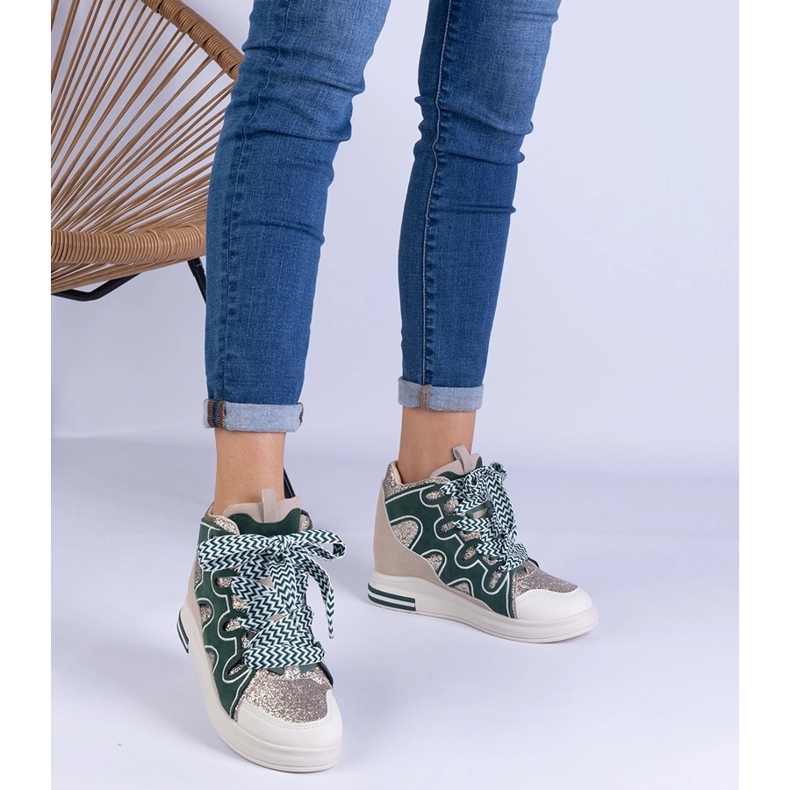 Grüne Turnschuhe mit dicken Schnürsenkel und Glitzer 1