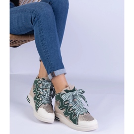 Grüne Turnschuhe mit dicken Schnürsenkel und Glitzer 2
