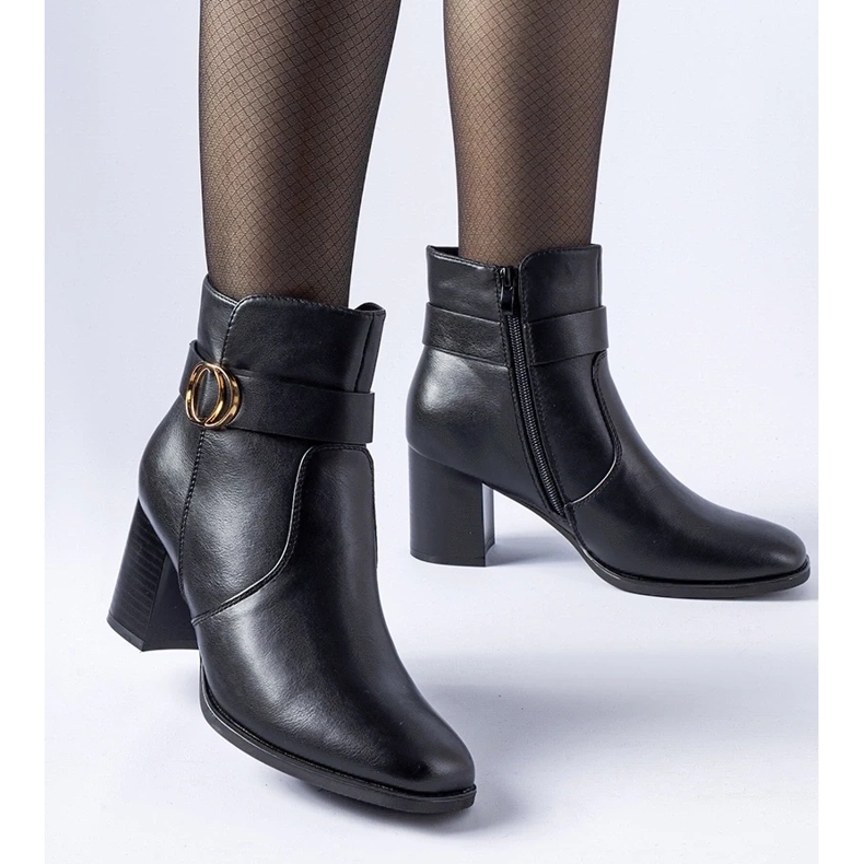 D/CEO Schwarze isolierte Muscoline-Stiefeletten 2