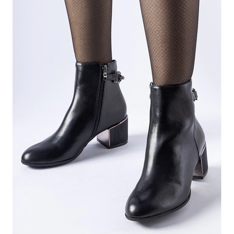 D/CEO Schwarze Stiefeletten verziert mit einer Fenughedu-Kette 2