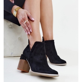 D/CEO Schwarze isolierte asymmetrische Stiefel mit Vanja-Block 1