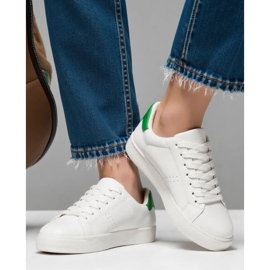 Frauen -Sneaker sind grün 2