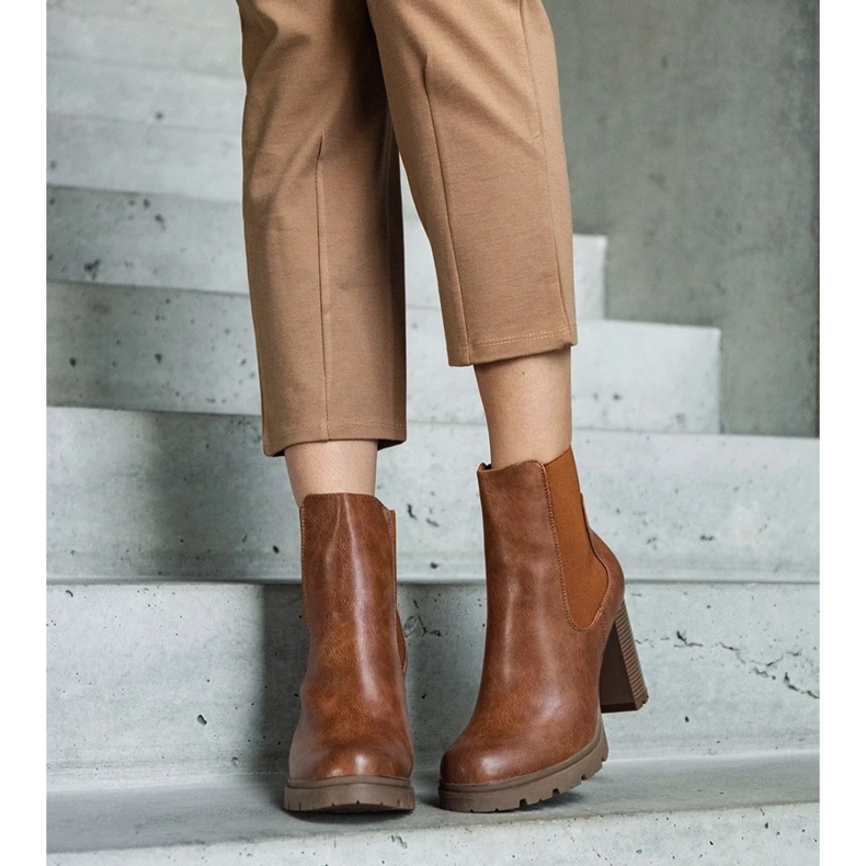 D/CEO Braune Slip-On-Stiefeletten aus Motena-Faux-Wildleder 2