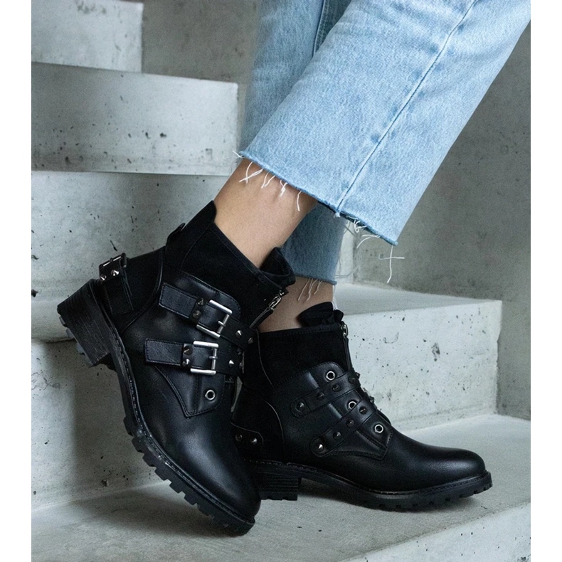 D/CEO Schwarze, mit Nieten verzierte Stiefeletten mit flachem Absatz von Neffa 2