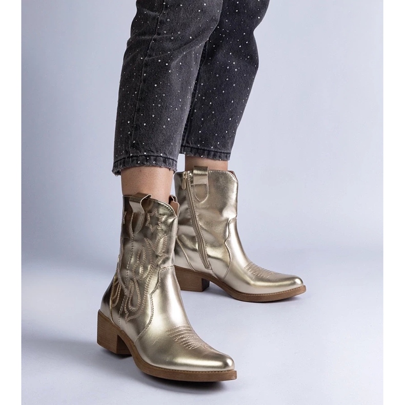 D/CEO Golden Stiefel Frauen Cowboy -Stiefel auf dem Madallic -Knöchelpfosten von Madallic 2